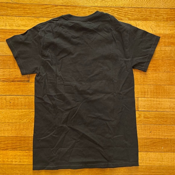 New The Batman and Catwoman 2022 T shirt Black Red, OFFICIAL MERCHANDISE Small - Picture 4 of 4